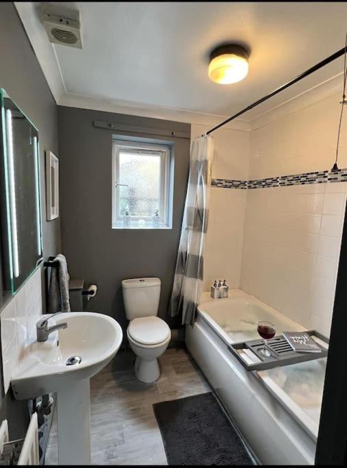 Lovely, Two Bedroom Apartment Central Location Лондон Екстериор снимка